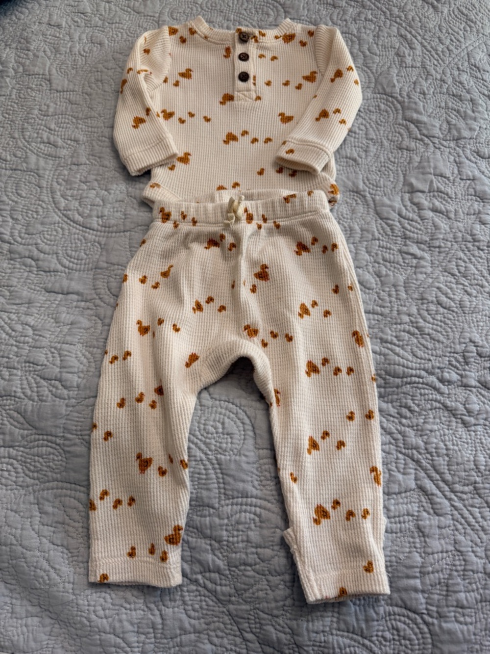 Old Navy Cream Waffle-Knit Baby Set with Mustard Duck Print